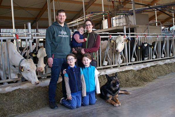 Fam. Hoffmann im Kuhstall Fam. Hoffmann im Kuhstall